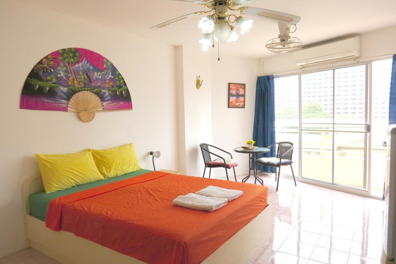 View Talay 1B Holidays Apartment Pattaya Exterior photo